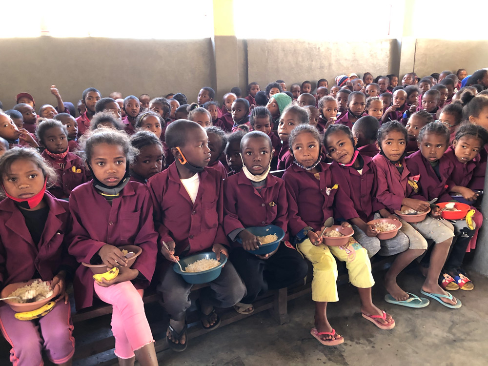 Cantine de l'école des Soeurs de l'Evangile à Tananarive Cantine de l'école des Soeurs de l'Evangile à Tananarive